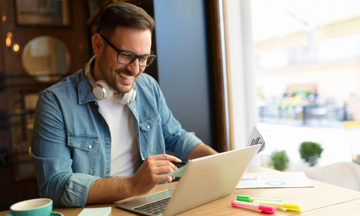 দৈনিক ২ ঘন্টা ফ্রিল্যান্সিং করে মাসের শেষে কত আয় করা সম্ভব